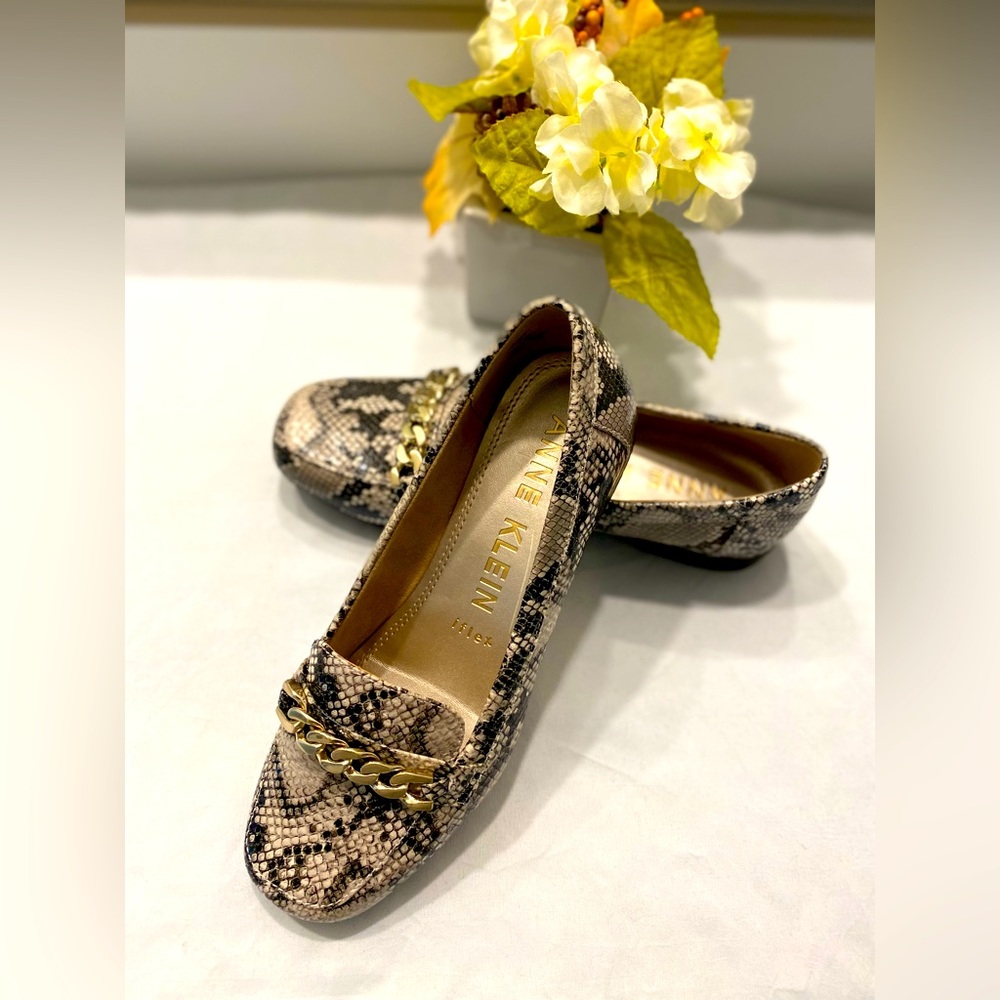 Anne Klein, size 7
